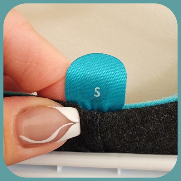 SWEETLEGS || Classic Short Sleeve Relaxed Fit Tees (SIZE S) - Picture 6 of 6